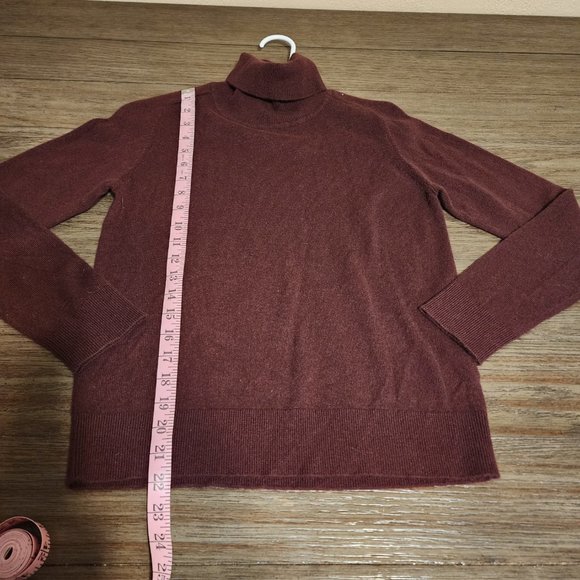 Quince Mongolian Cashmere Turtleneck Sweater NWOT Maroon Small - Picture 3 of 8